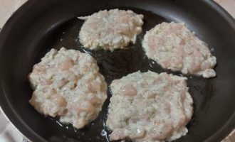 rublenye-kotlety-iz-kurinogo-file